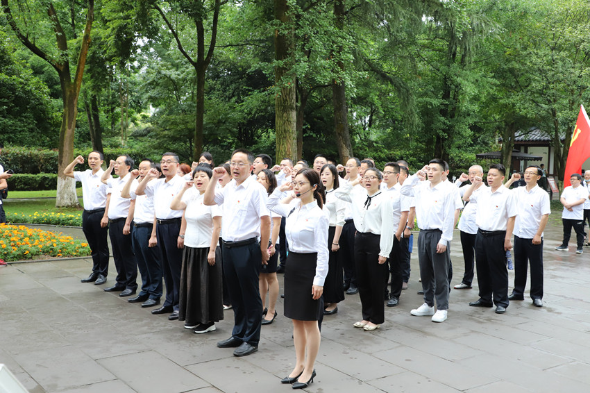 参观小平故里 (2)